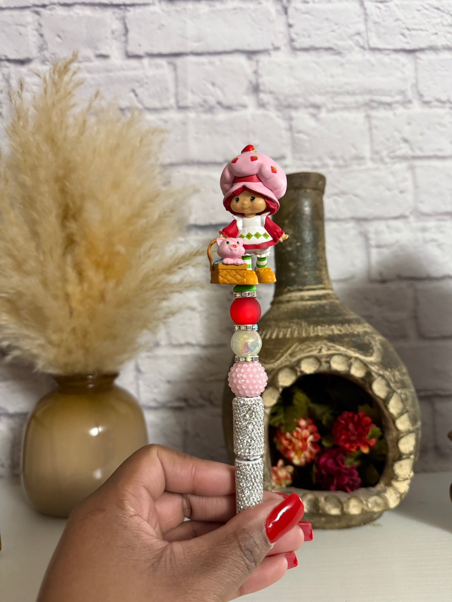 TW Shortcake with Kitten Glam Pen