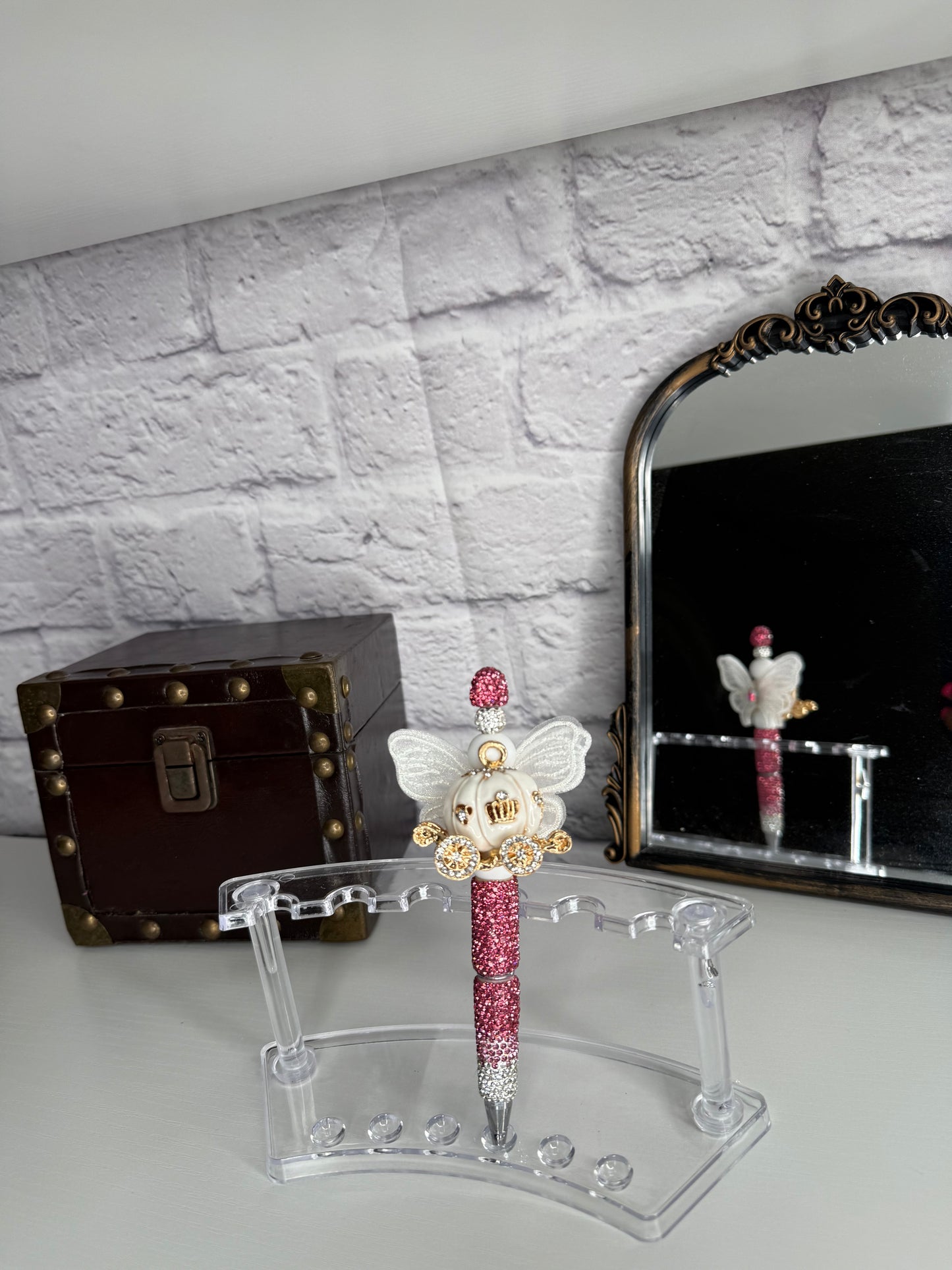 White Carriage Pink Glam Pen