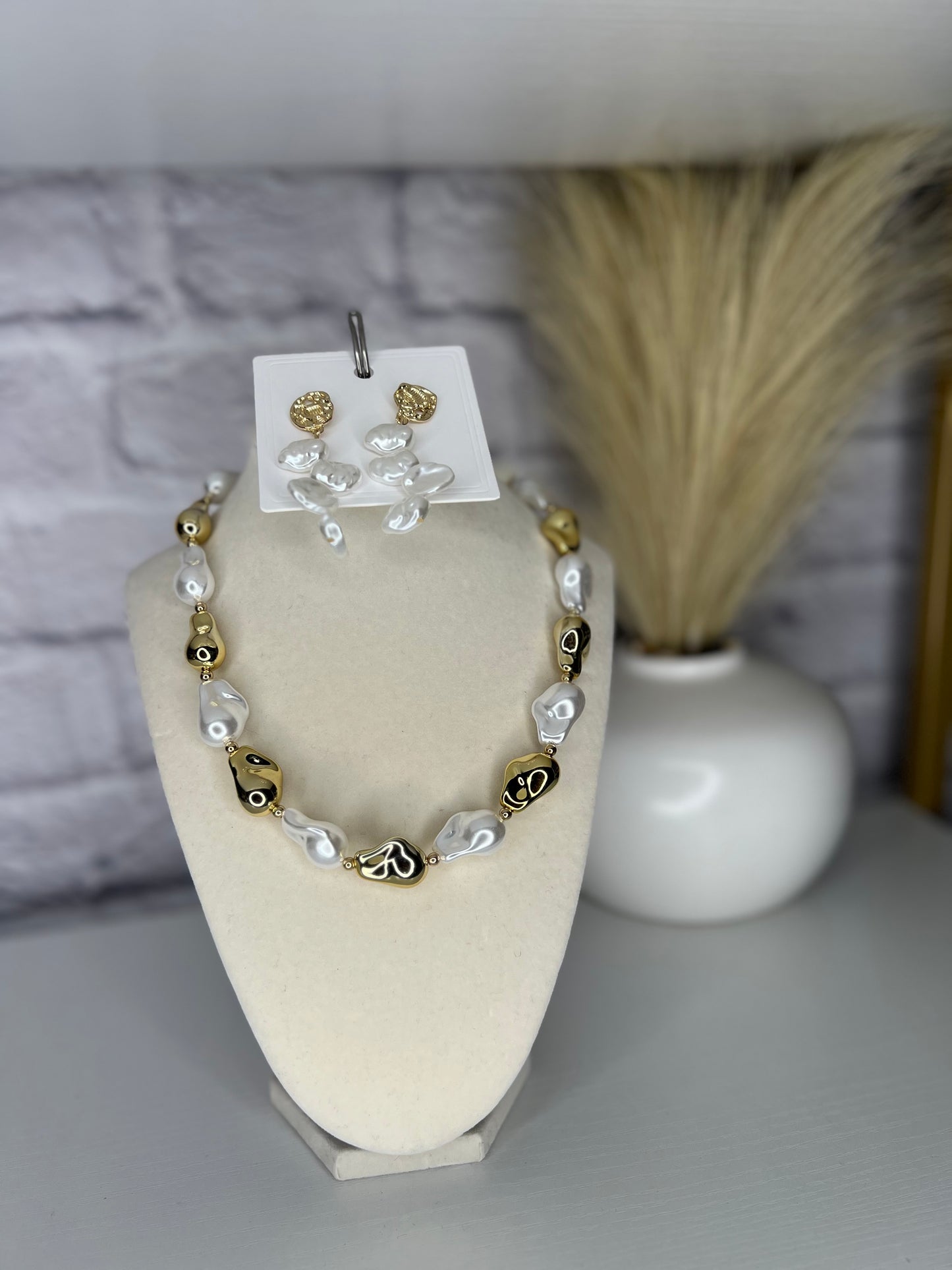 Pearl & Gold Necklace Set with Earrings